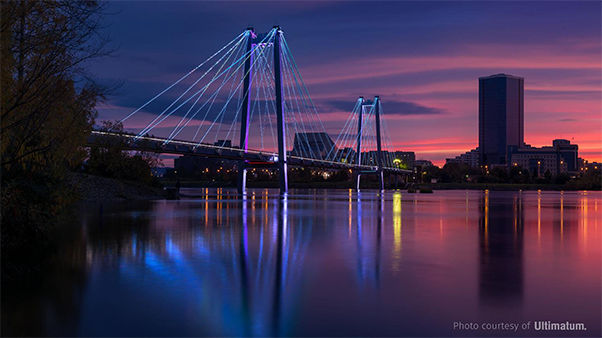 A dazzling architectural LED show